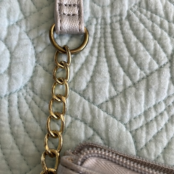 Juicy Couture silver crossbody. Explandable. 4 compartments EUC - Picture 8 of 8